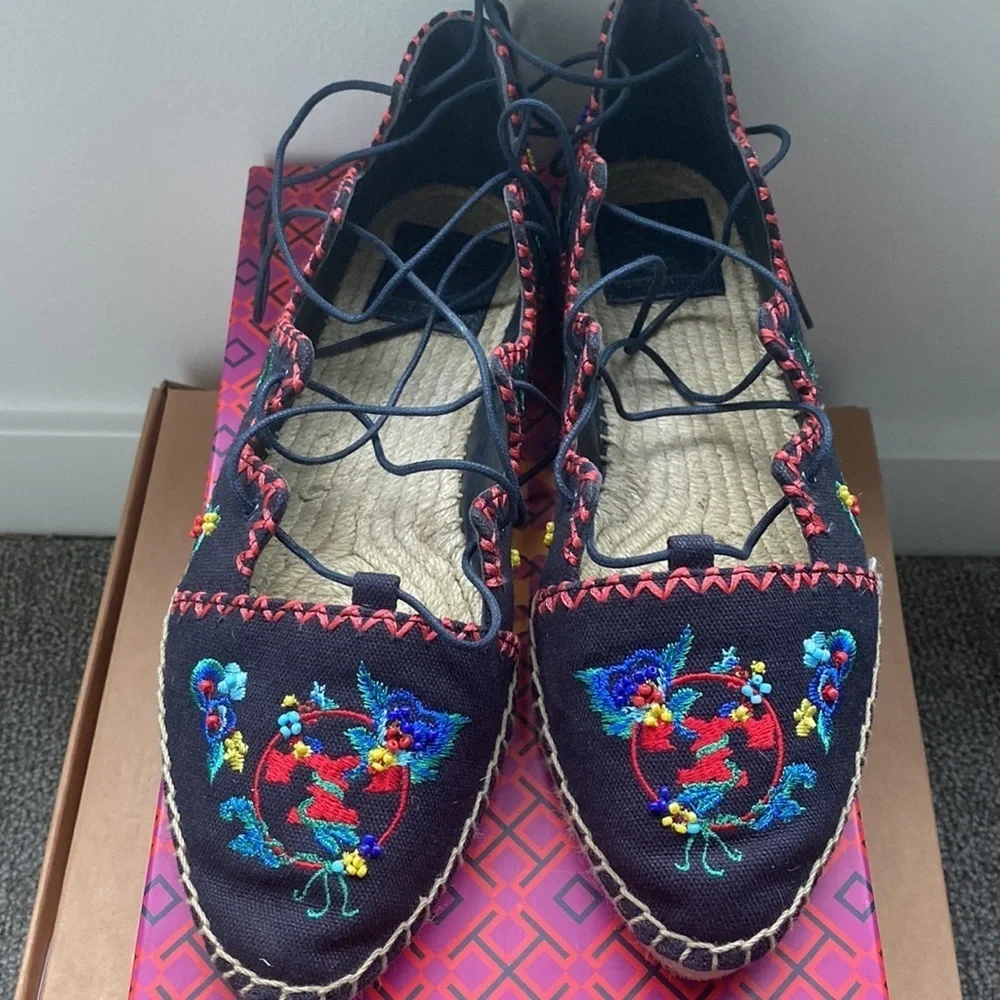 New Tory Burch Sonoma Lace up Embroidered Gillie Espadrille size 7 - Picture 2 of 10